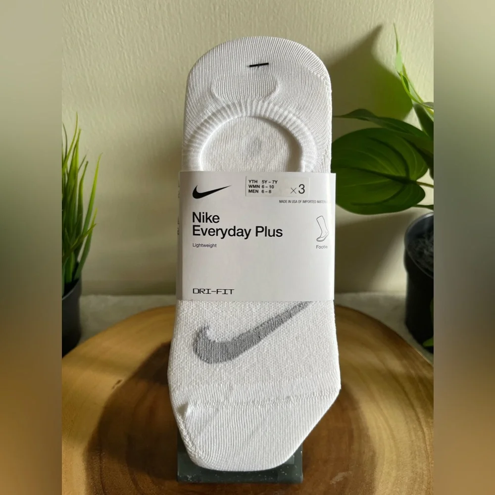 Nike Everyday Plus Lightweight Footie Socks 3-Pack size (Women’s foot size 6-10) - Picture 1 of 10